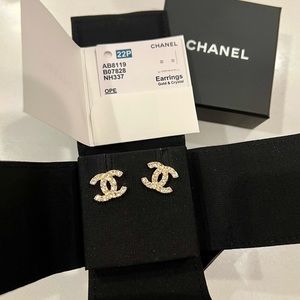 Chanel 22P Crystal CC Earrings Gold